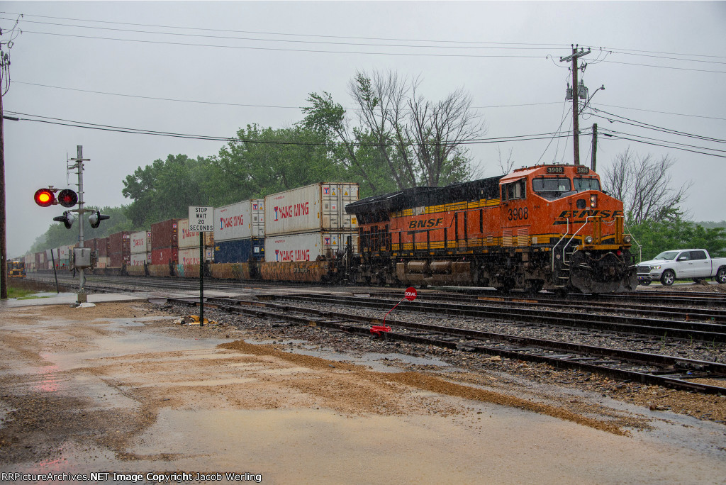 BNSF 3908